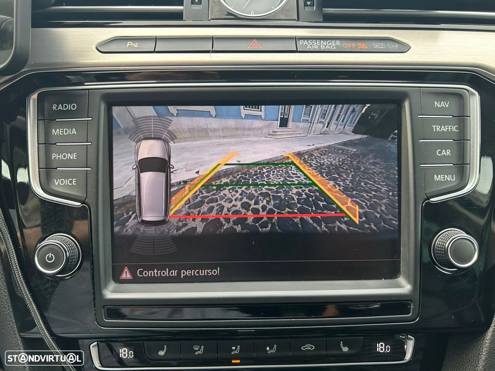 VW Passat Variant 1.6 TDI Highline DSG - 36