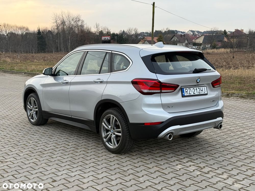 BMW X1 sDrive18d Business Edition - 4