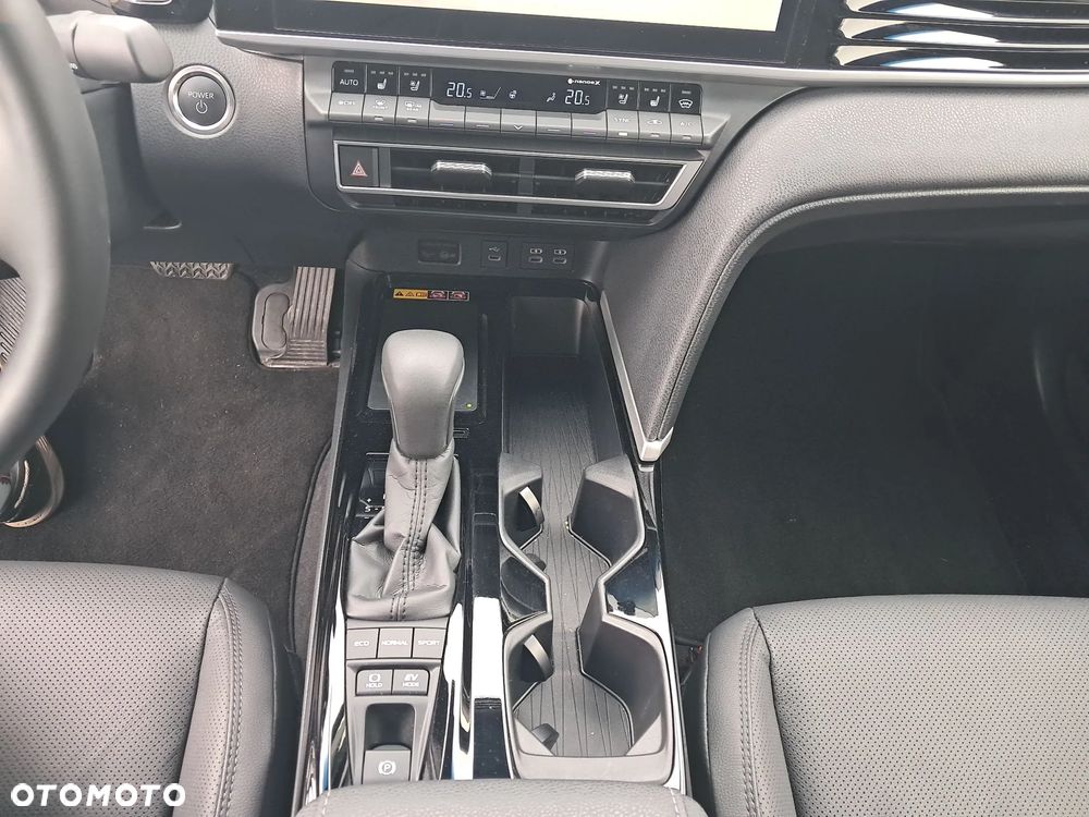 Toyota Camry 2.5 Hybrid Executive CVT - 20