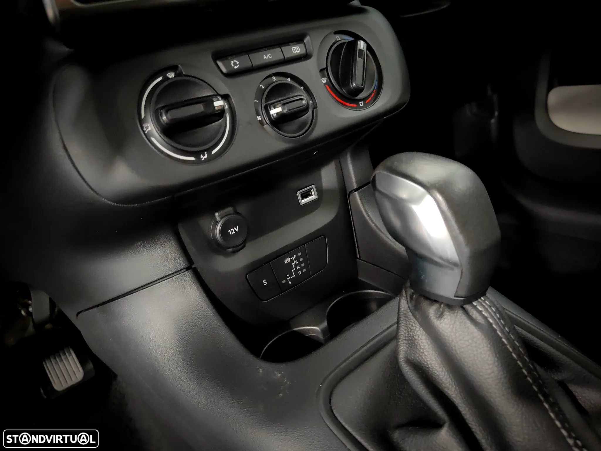 Citroën C3 1.2 PureTech Feel EAT6 - 29