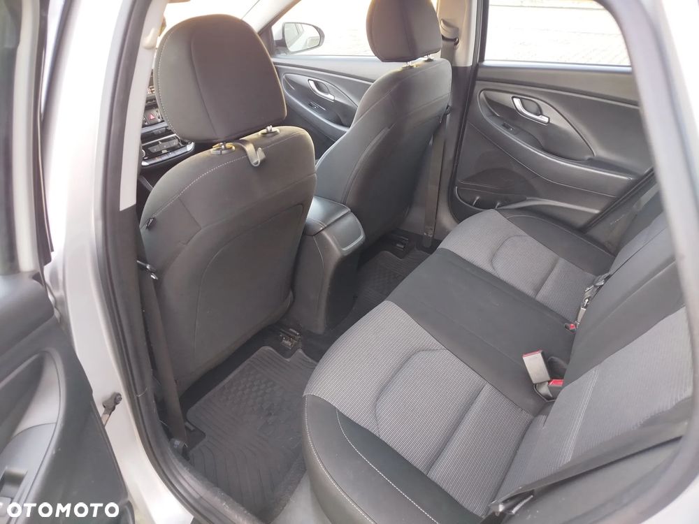 Hyundai i30 1.6 D Classic + - 13