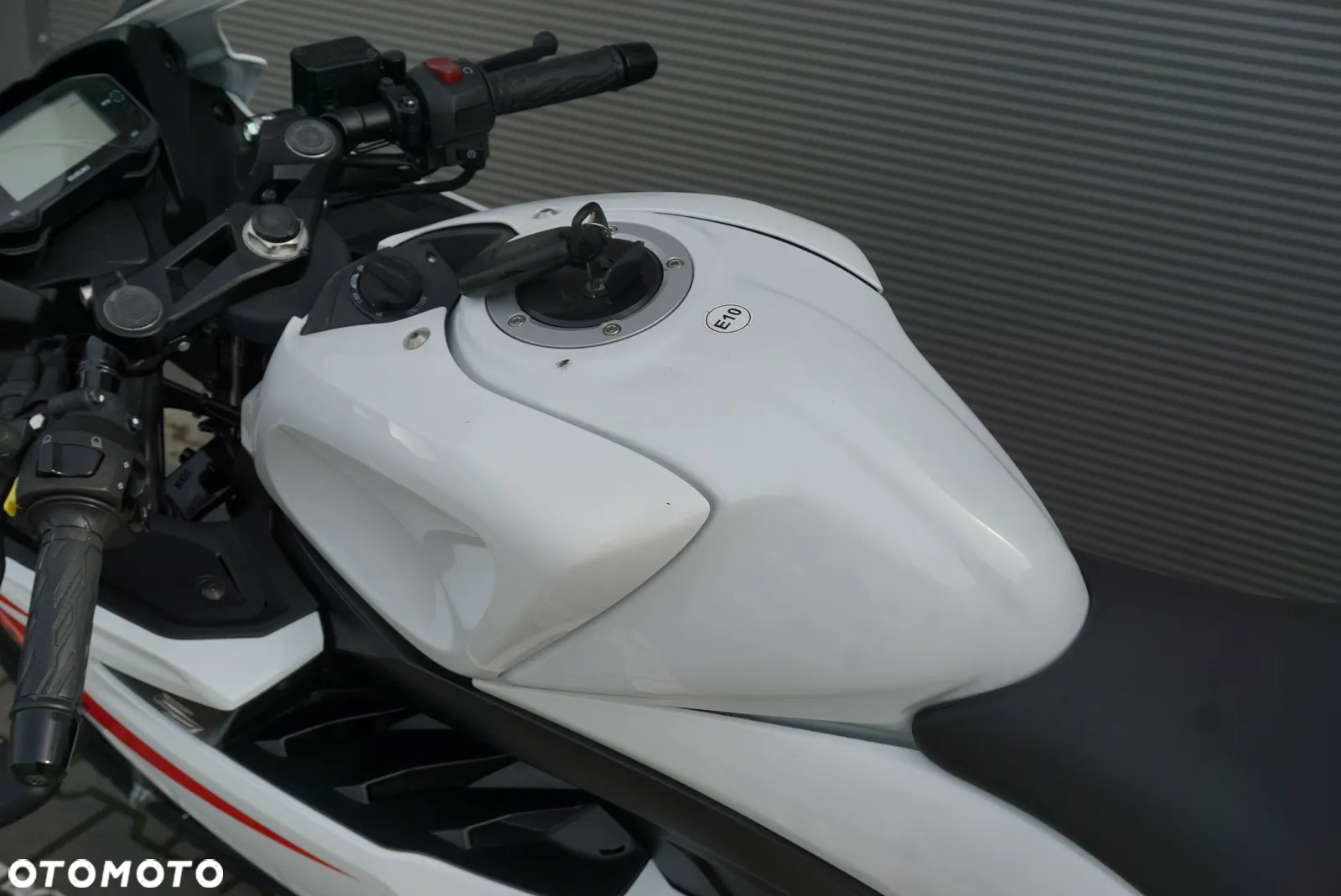 Suzuki GSX-R - 15