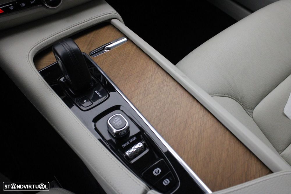 Volvo V90 2.0 B4 Momentum Plus Geartronic - 21