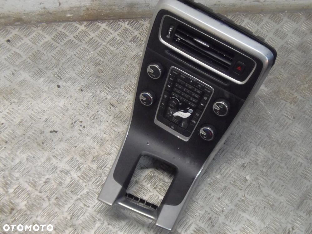 PANEL ŚRODKOWY RADIA KLIMATYZACJI VOLVO S60 II - 1