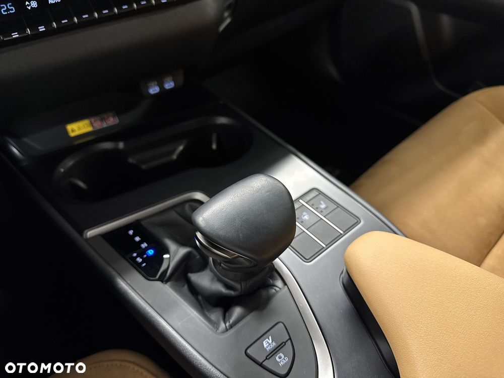 Lexus UX 250h GPF Business 2WD - 23