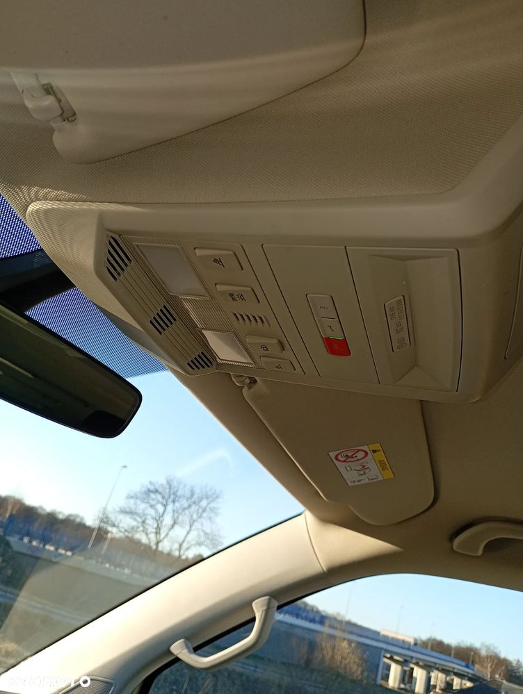 Volkswagen Multivan - 18