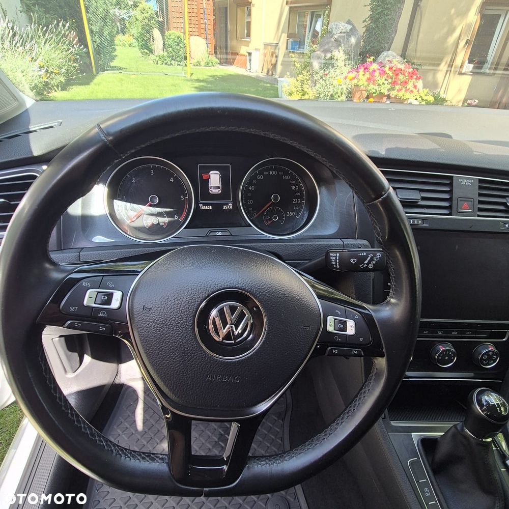 Volkswagen Golf - 8