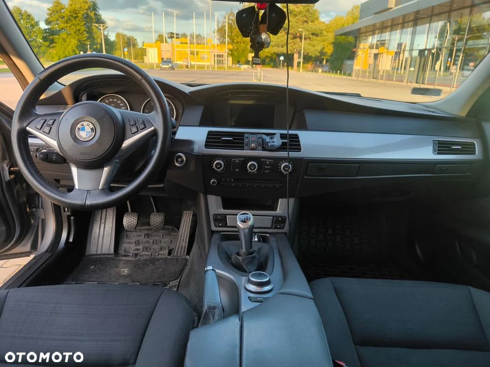 BMW Seria 5 520d - 23