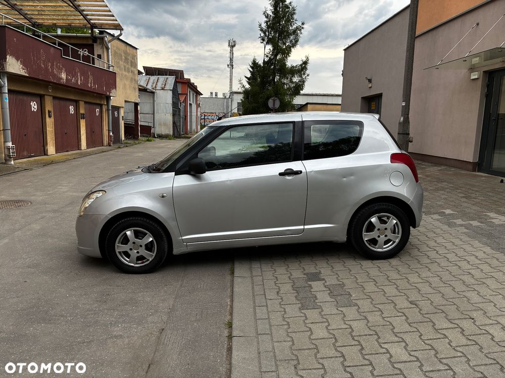 Suzuki Swift 1.3 Sakura - 2