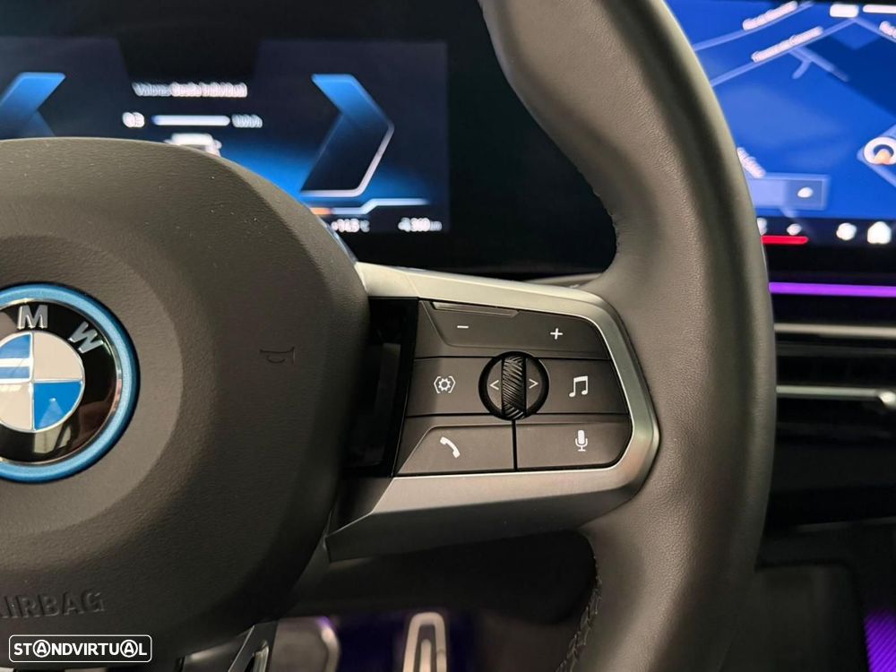 BMW iX2 eDrive20 Pack Desportivo M Pro - 24