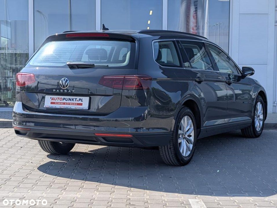Volkswagen Passat - 4