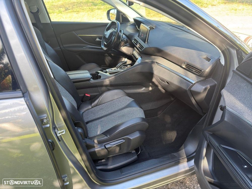 Peugeot 5008 1.5 BlueHDi Allure Pack EAT8 - 20