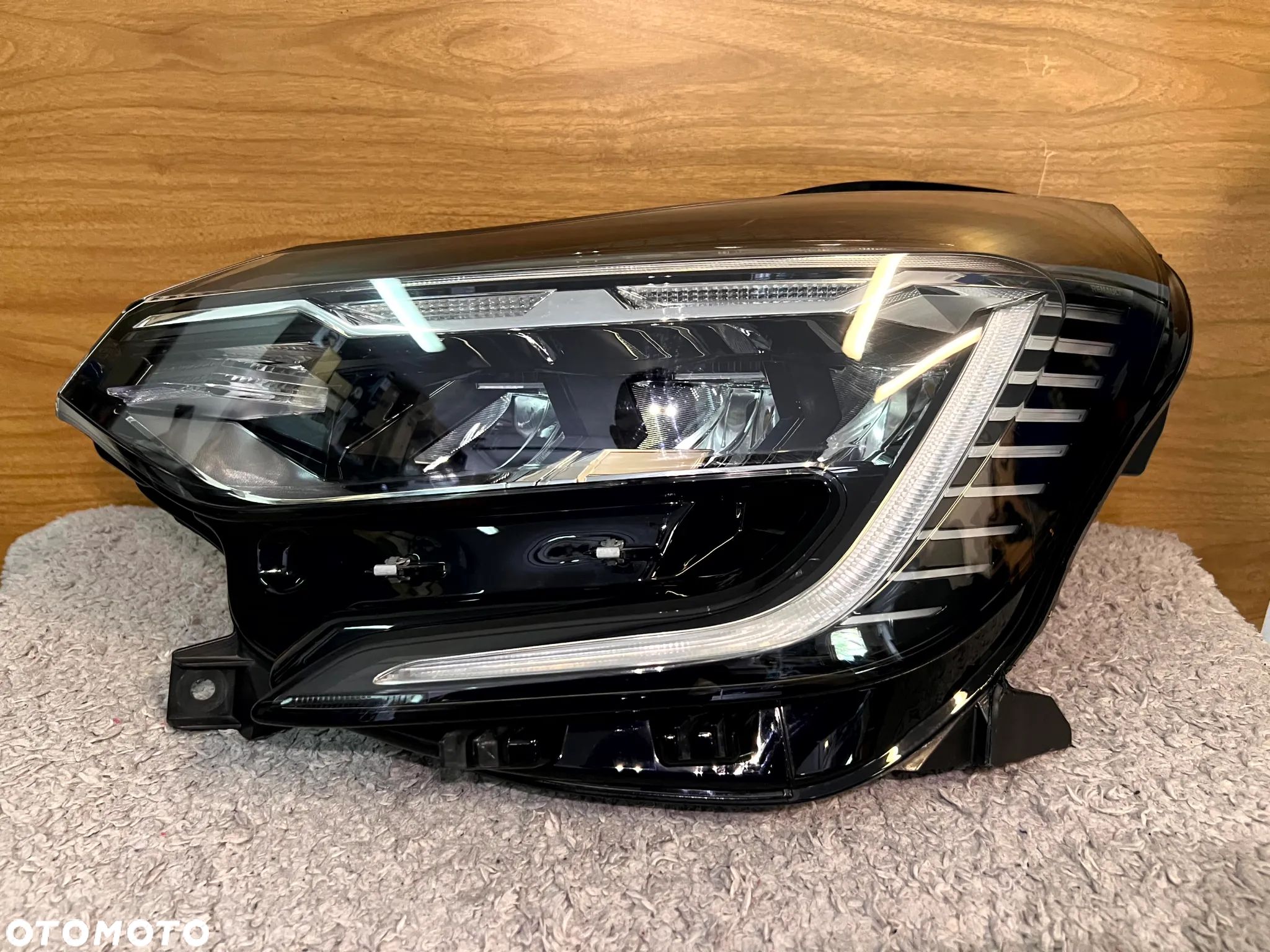 RENAULT CAPTUR II 2019-2023 LAMPA LEWY PRZÓD LEWA PRZEDNIA REFLEKTOR LED ORYGINAŁ EUROPA 260601693R - 1