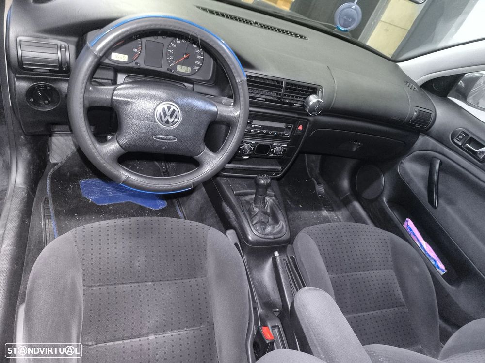 VW Passat 1.9 TDi Confortline - 4