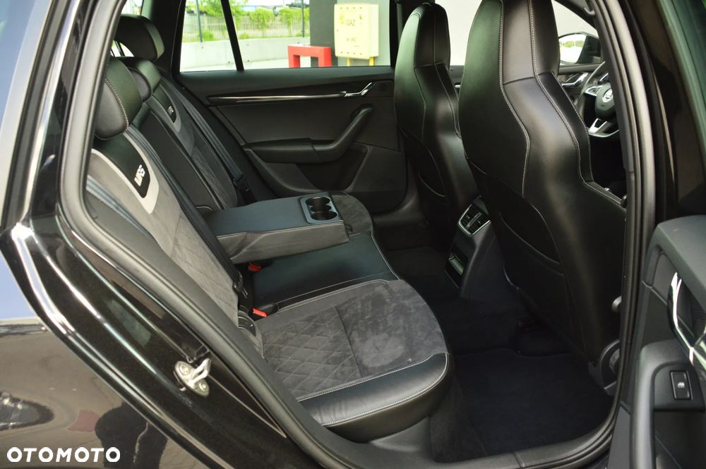 Skoda Octavia 2.0 TDI (Green tec) 4x4 DSG RS - 17