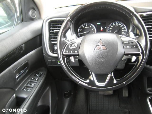 Mitsubishi Outlander 2.0 Intense + Navi 4WD CVT - 23