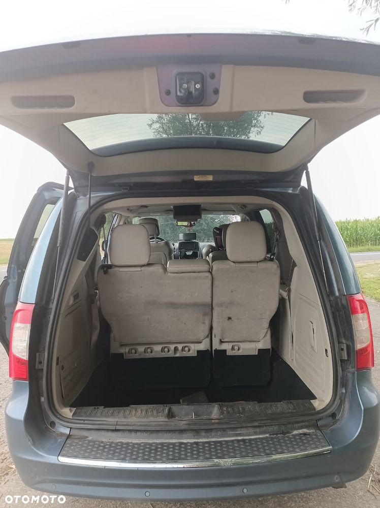 Chrysler Town & Country - 5