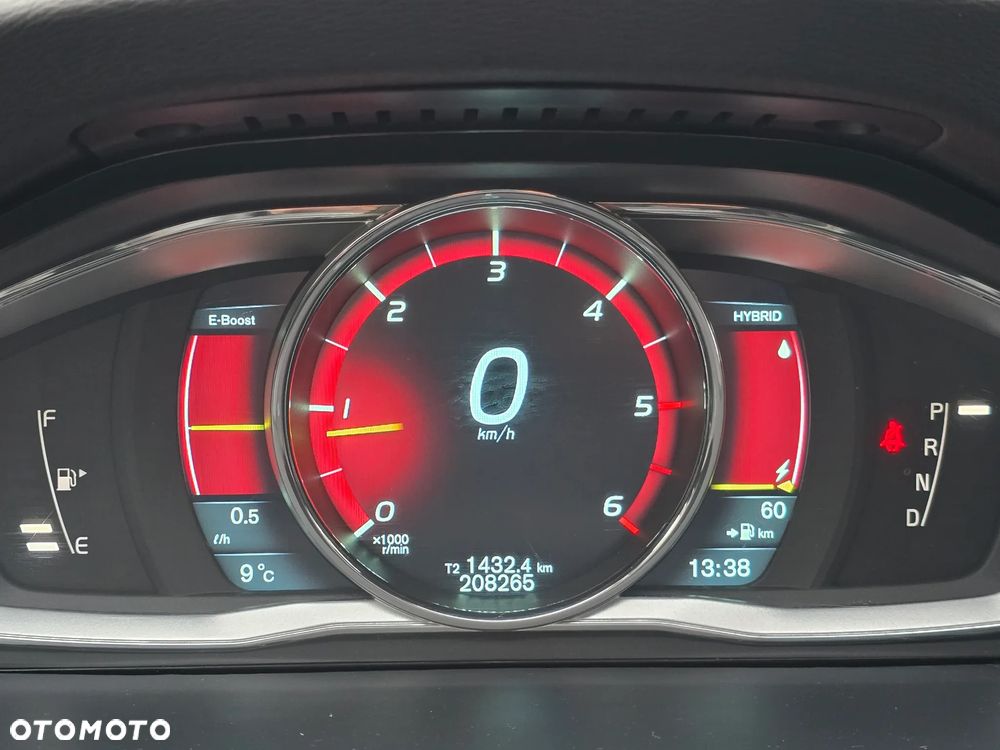 Volvo V60 D6 AWD Plug-in Hybrid Summum - 14