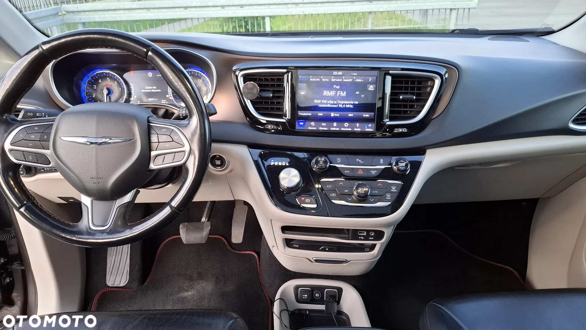 Chrysler Pacifica - 7