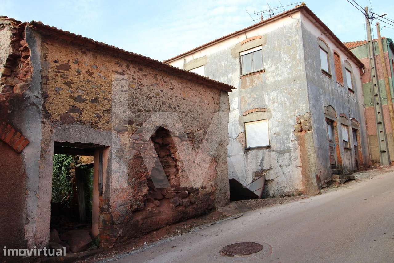 Moradia T4 para recuperar com Garagem + Terreno com duas frentes - Grande imagem: 3/16