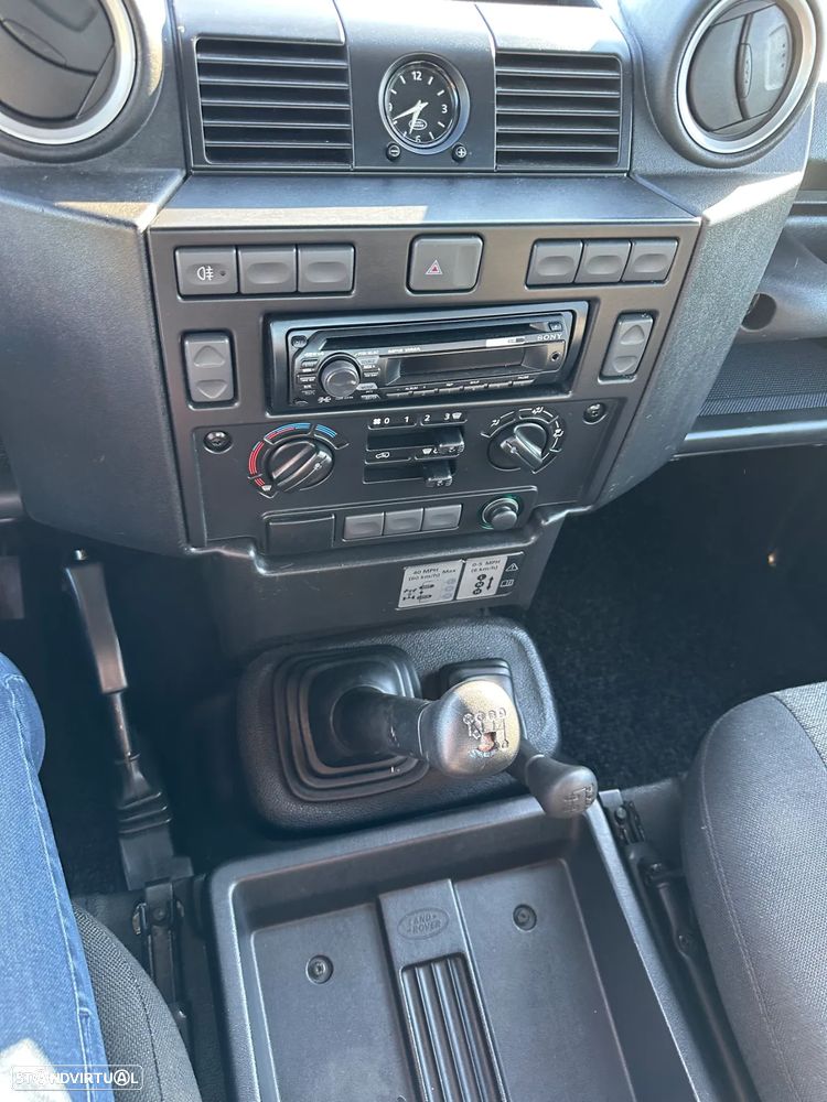Land Rover Defender 90 SW 2.4 CRD S - 8