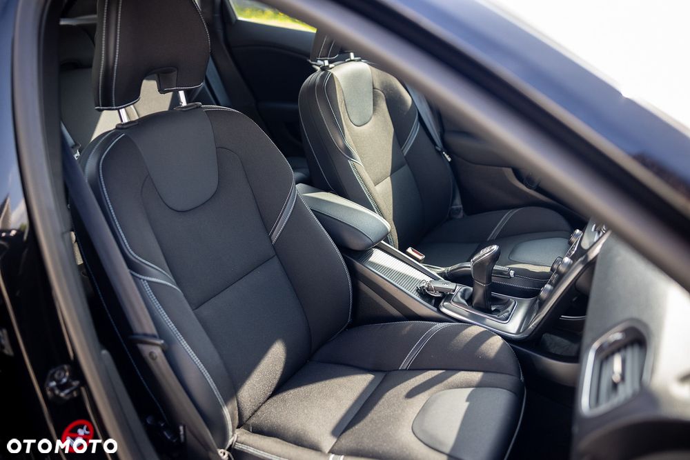Volvo V40 T3 Momentum - 28