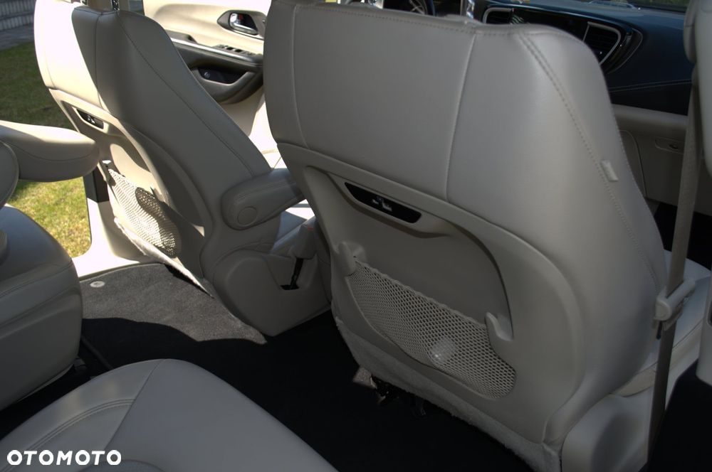 Chrysler Pacifica - 21