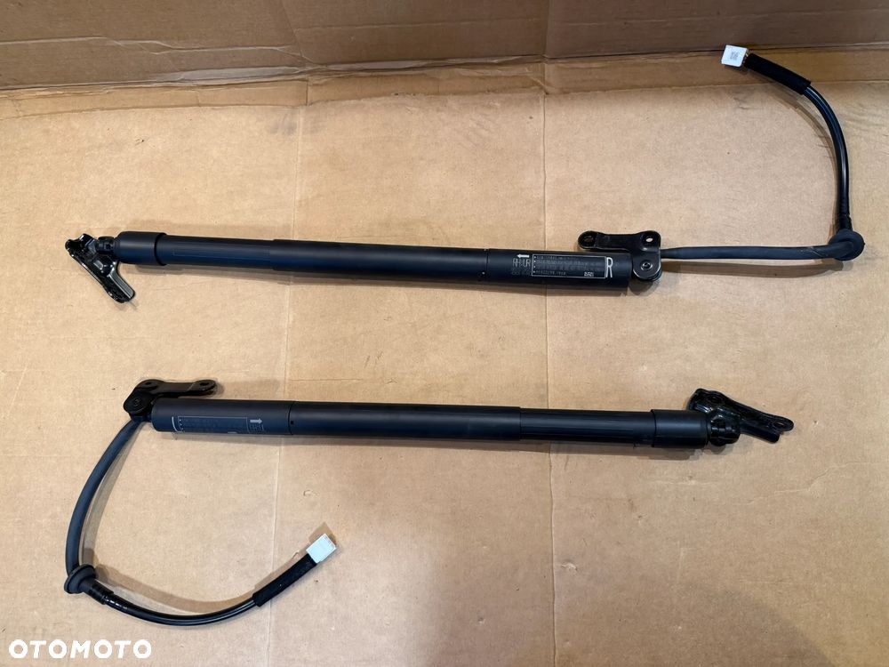Siłownik klapy bagażnika teleskop 68910-16022 Toyota Corolla Cross 2025r prawy lewy OE - 1