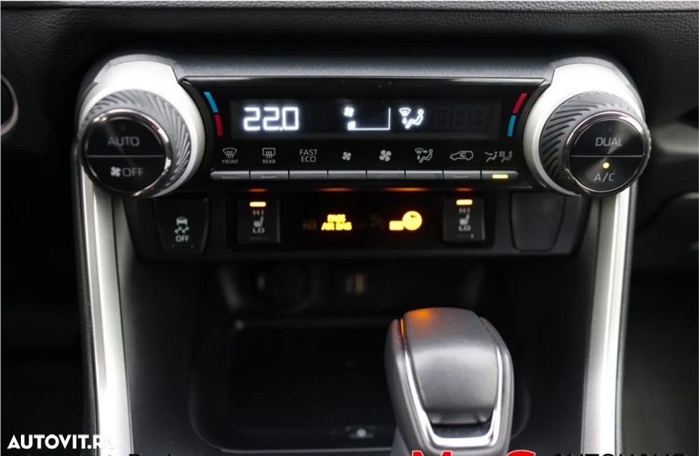 Toyota RAV4 2.5 4x4 Hybrid Team Deutschland - 16