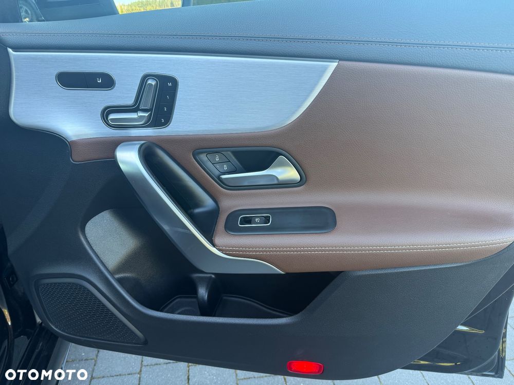 Mercedes-Benz CLA 250 4Matic 7G-DCT AMG Line - 12