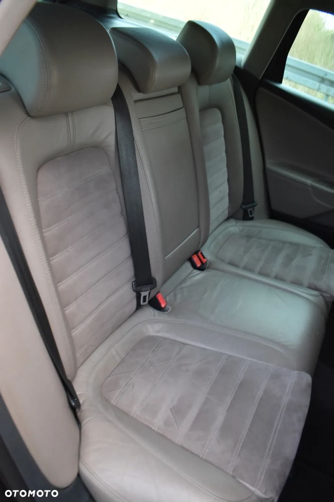 Volkswagen Passat - 36