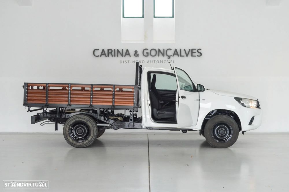 Toyota Hilux 2.4 D-4D 4X4 Cabine Simples 2L - 19