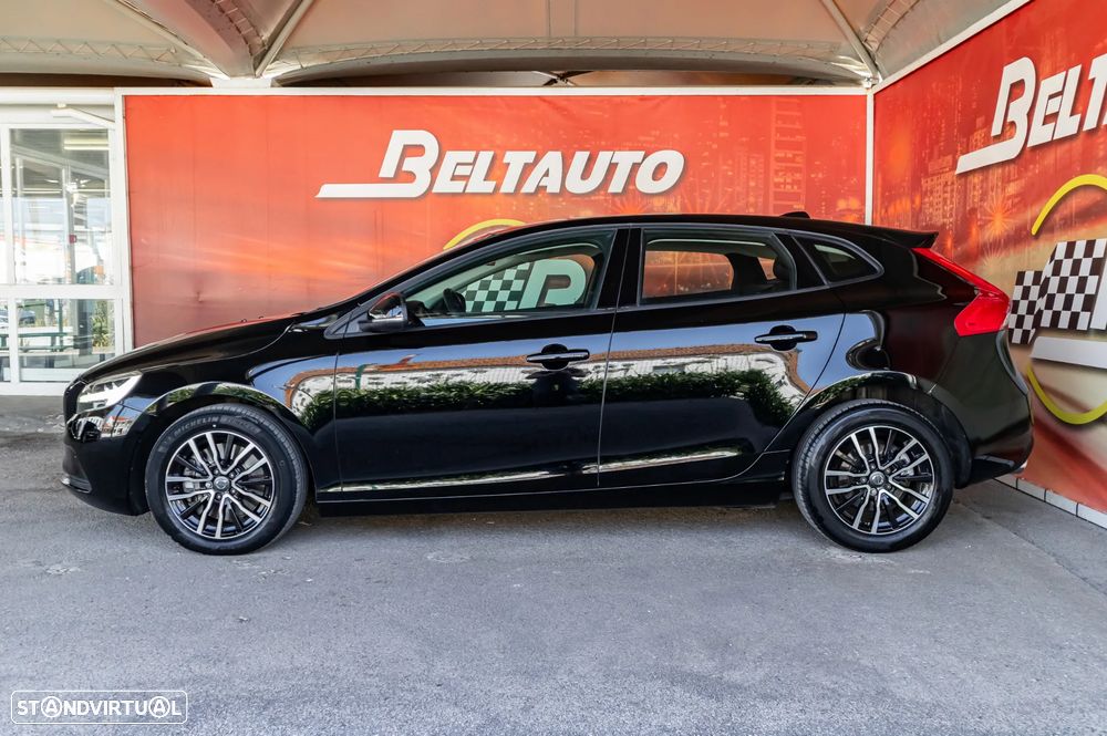 Volvo V40 2.0 D3 Momentum Geartronic — fotografia 8
