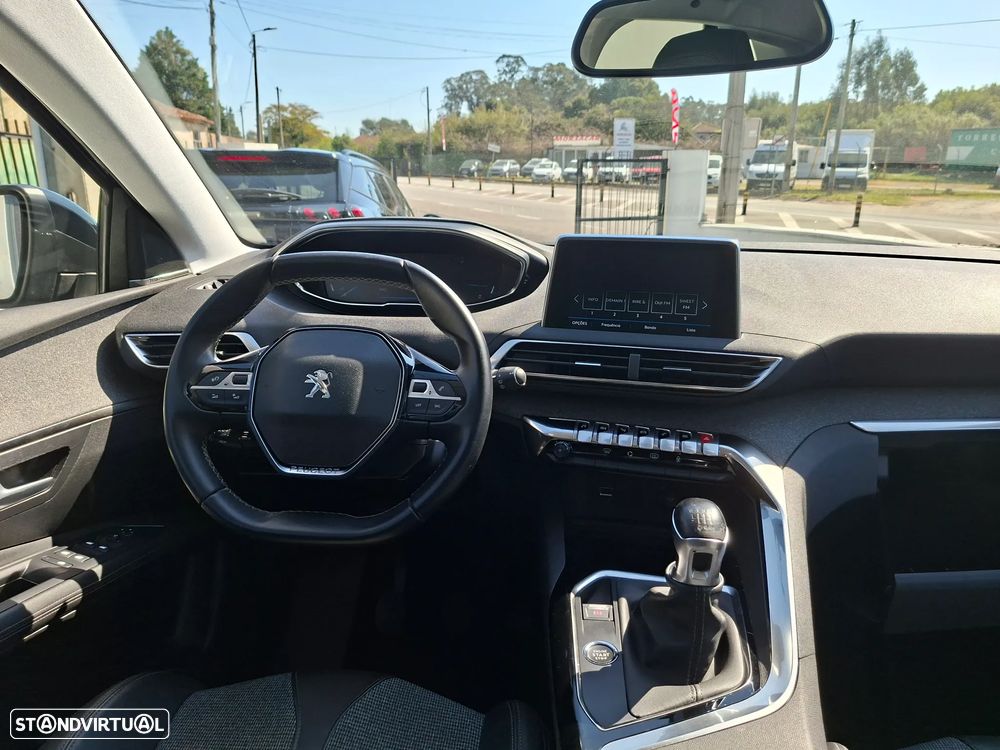 Peugeot 3008 PureTech 130 Stop & Start GPF Allure - 24