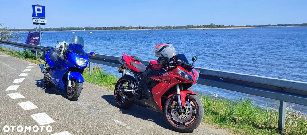 Yamaha R1 - 2