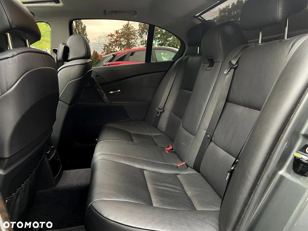 BMW Seria 5 525d - 37
