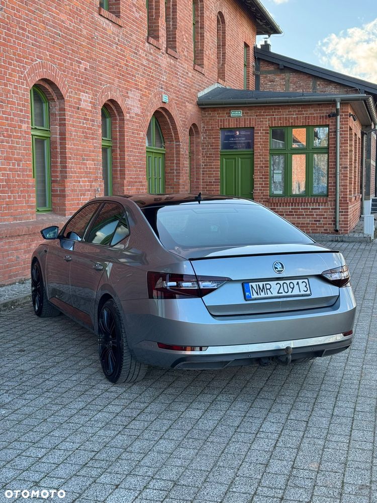 Skoda Superb 2.0 TDI L&K DSG - 2