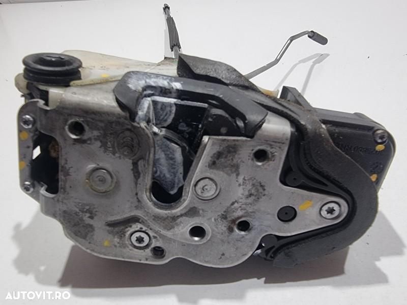 Broasca usa dreapta spate Opel Astra J (2009-2012) 13579556 - 3