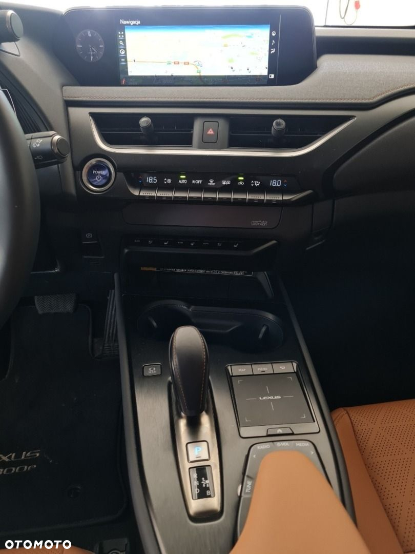 Lexus UX - 21