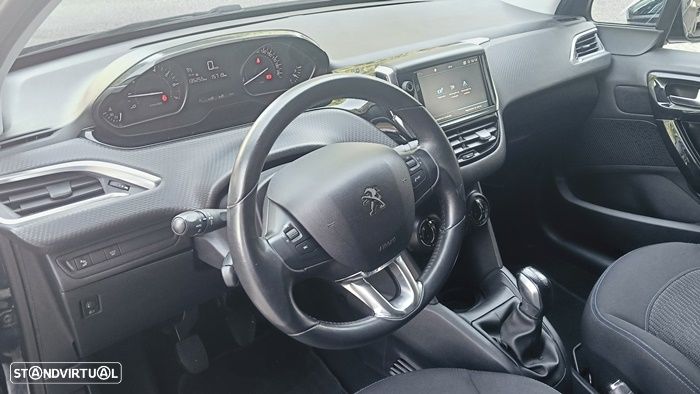 Peugeot 208 1.2 PureTech Signature - 18