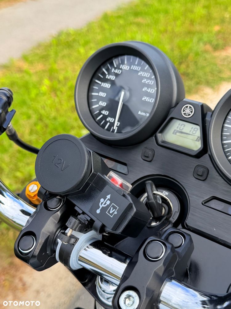 Yamaha XJR - 16