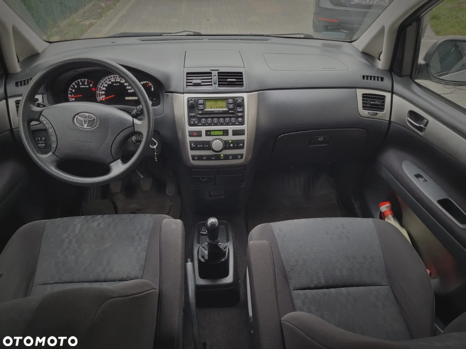 Toyota Avensis Verso 2.0 D-4D - 4