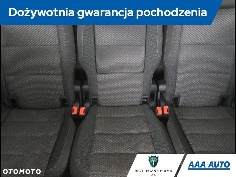 Volkswagen Touran - 11