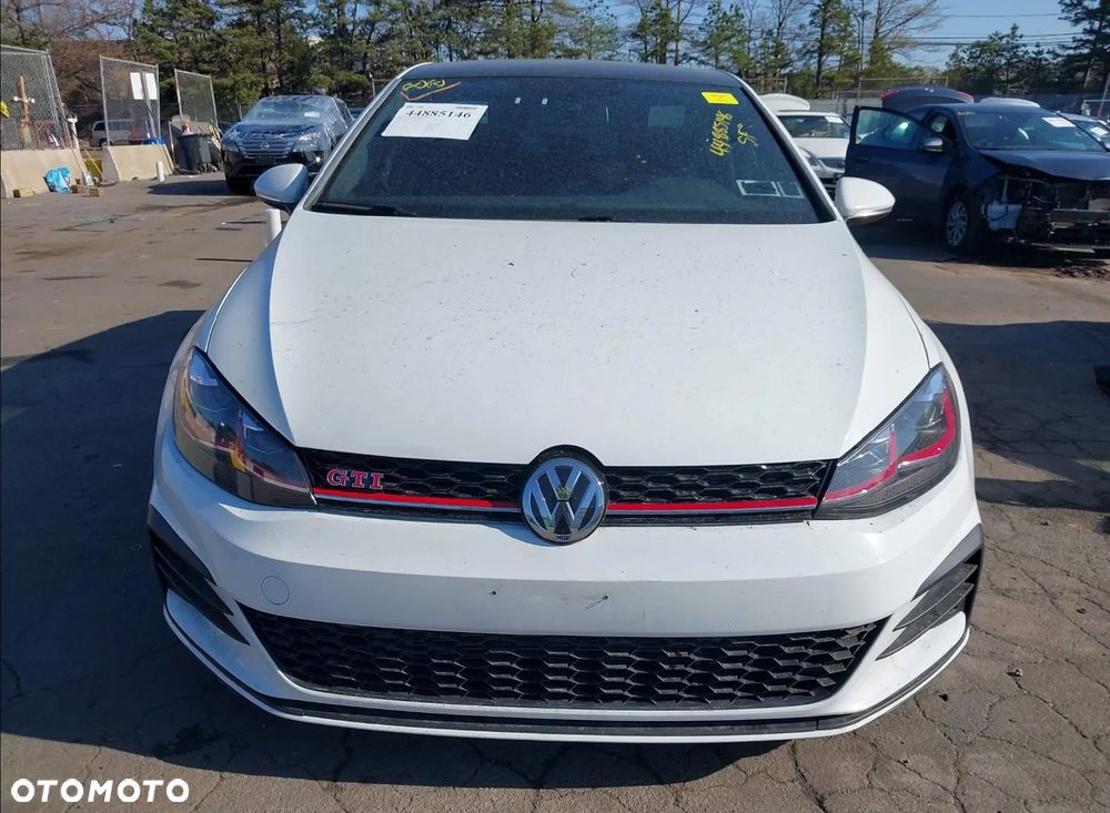 Volkswagen Golf - 8