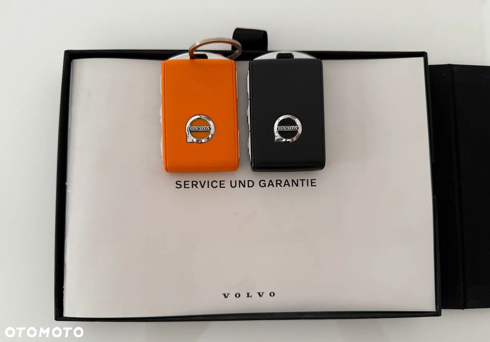 Volvo XC 60 B4 D Plus Dark - 35