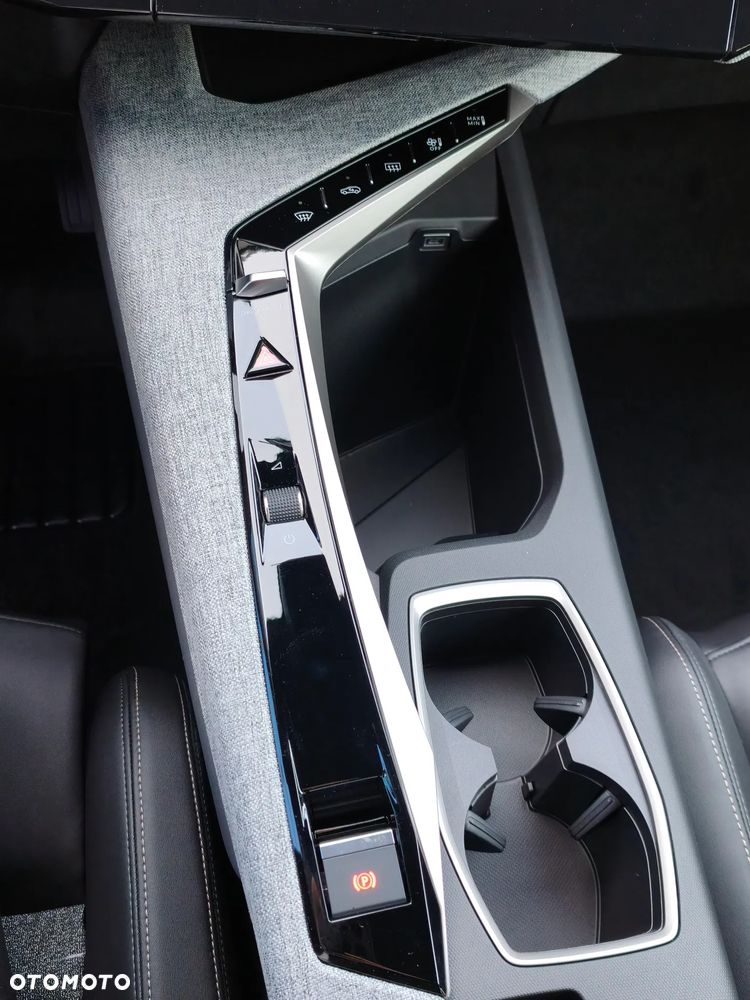 Peugeot 3008 1.6 PHEV 195 Allure S&S e-DCS7 - 24