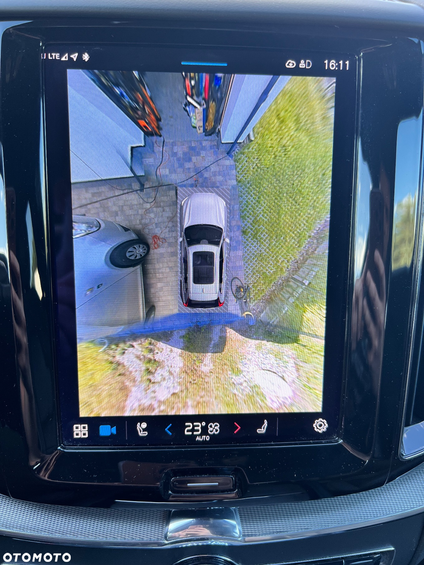 Volvo XC 60 T6 Plug-In Hybrid AWD R-Design - 11