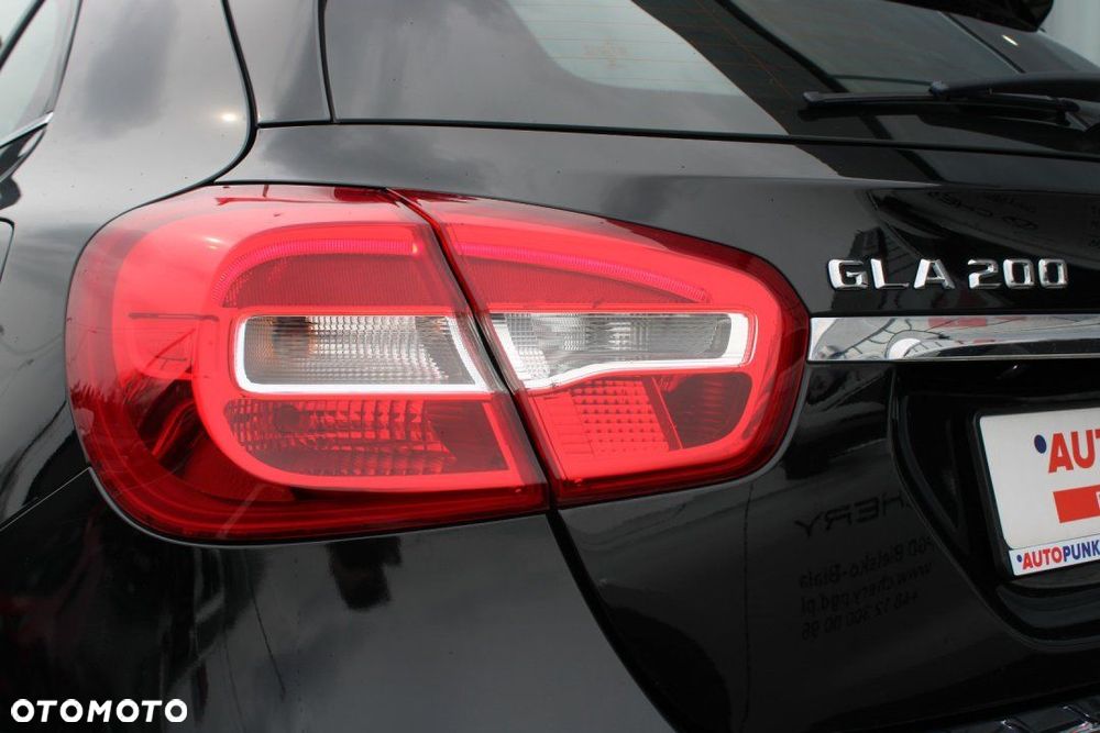 Mercedes-Benz GLA - 10