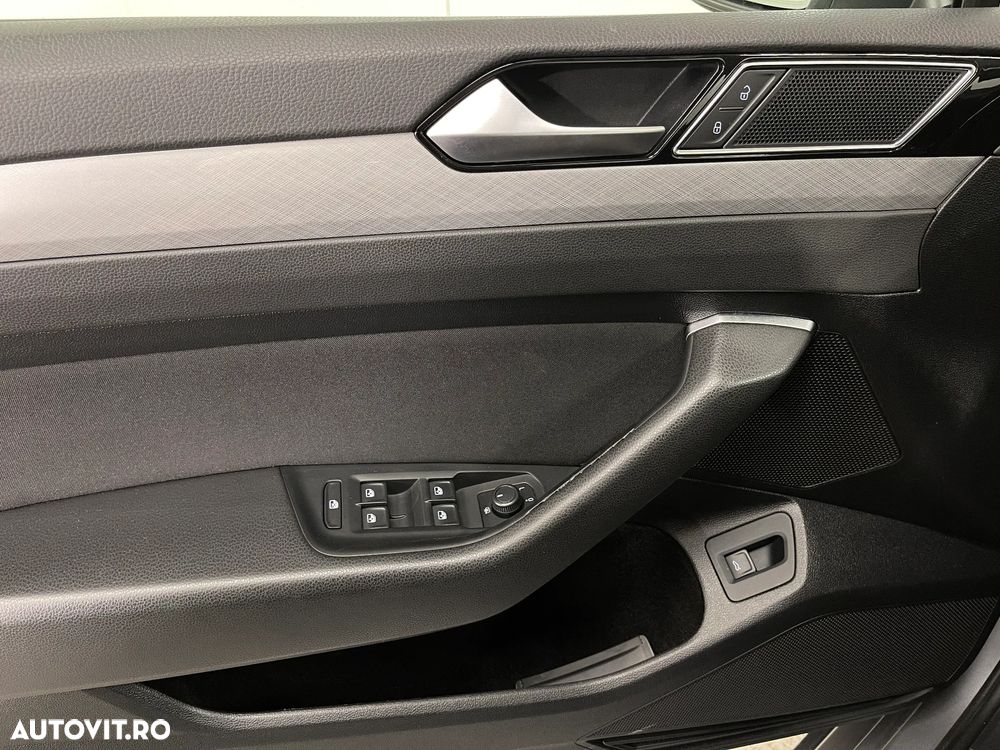 Volkswagen Passat 2.0 TDI Comfortline - 23