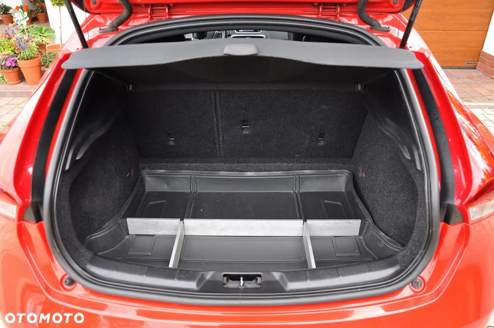 Volvo V40 D4 R-Design Summum - 27